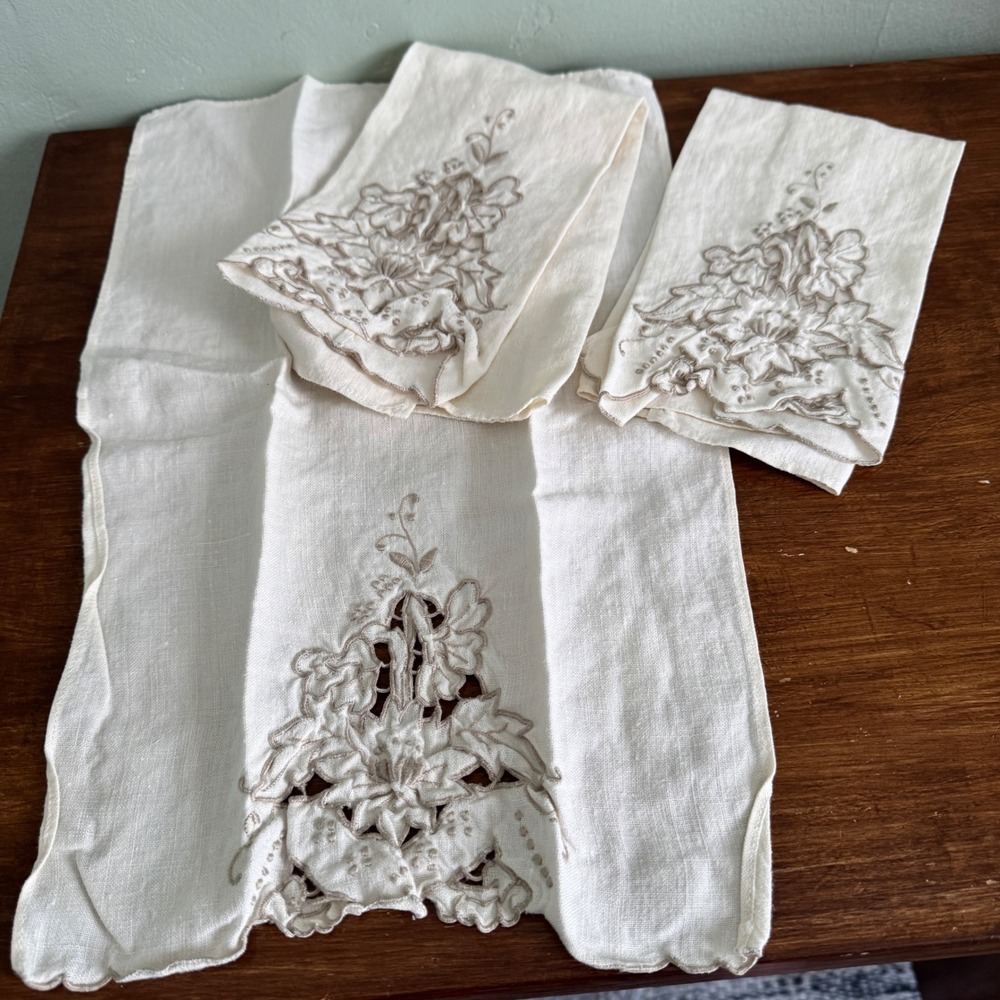 Vintage Linen Embroidered Napkin Set Floral Cutwork Scalloped Edge 3pc set +1